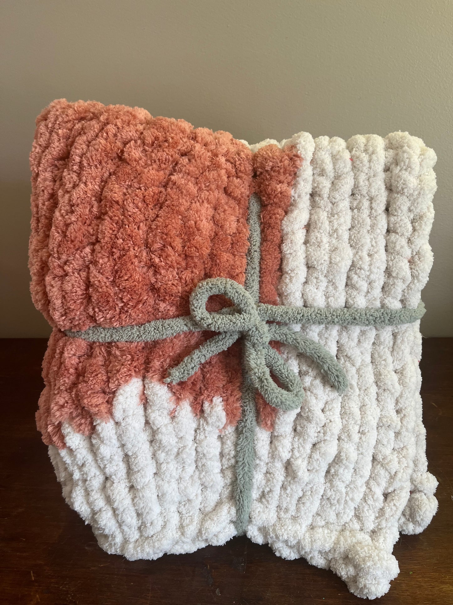 Hand Knit Tulip Blanket (40x40): Bloom in Comfort and Style