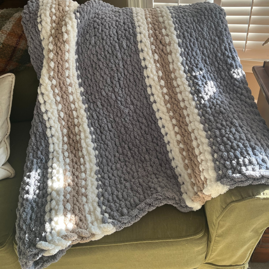 Hand Knit Gray Topaz Blanket (40x40): Understated Elegance and Comfort