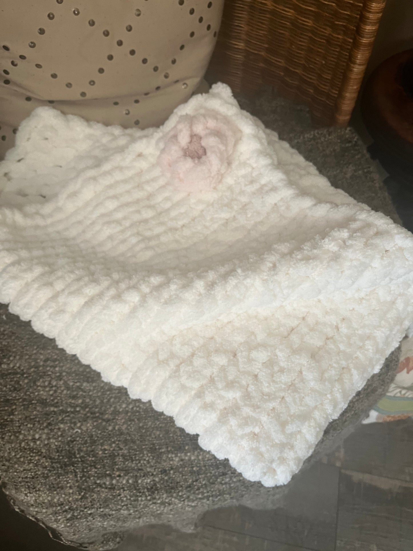 White Hand Knit Baby Blanket (25x30): Softness and Elegance for Your Little One