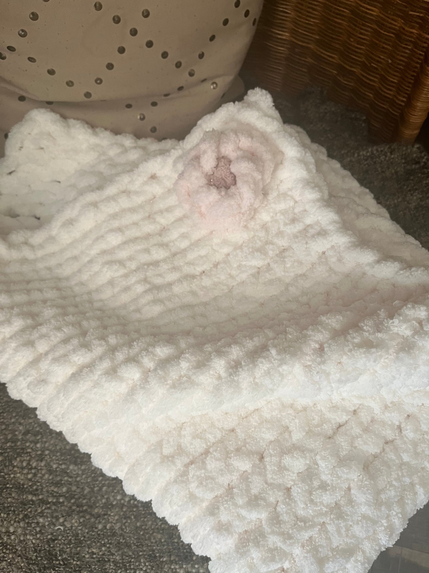 White Hand Knit Baby Blanket (25x30): Softness and Elegance for Your Little One