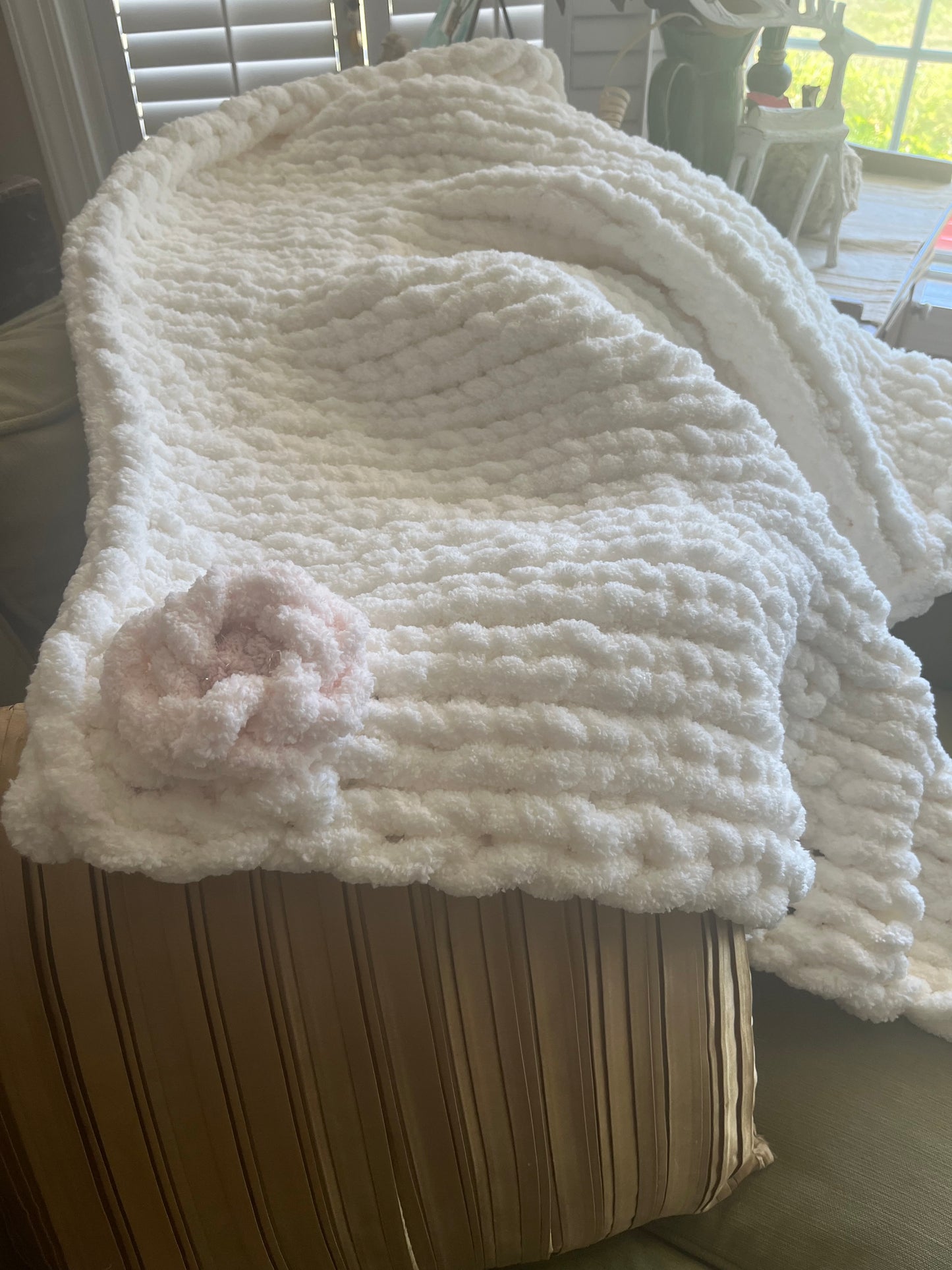 White Hand Knit Baby Blanket (25x30): Softness and Elegance for Your Little One